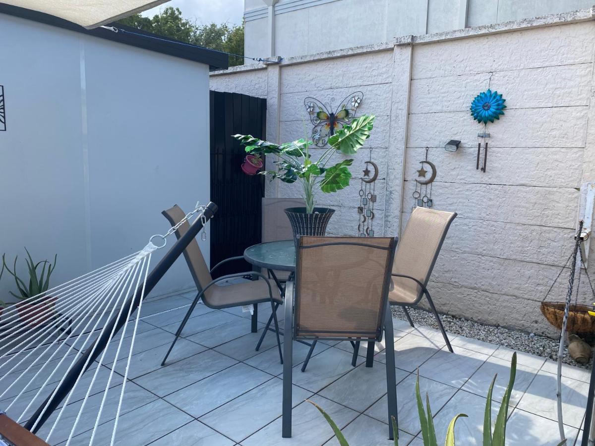 Tiny Place W Private Hot Jacuzzi 7 Min To Miami International Airport Экстерьер фото